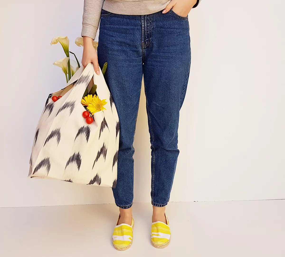 IKAT FABRIC BAGS AGAINST CLIMATE CHANGE