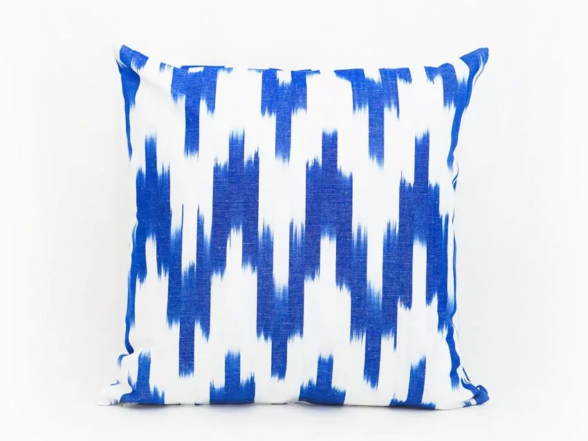 Cojín artesanal modelo 105 en azul de Teixits Vicens