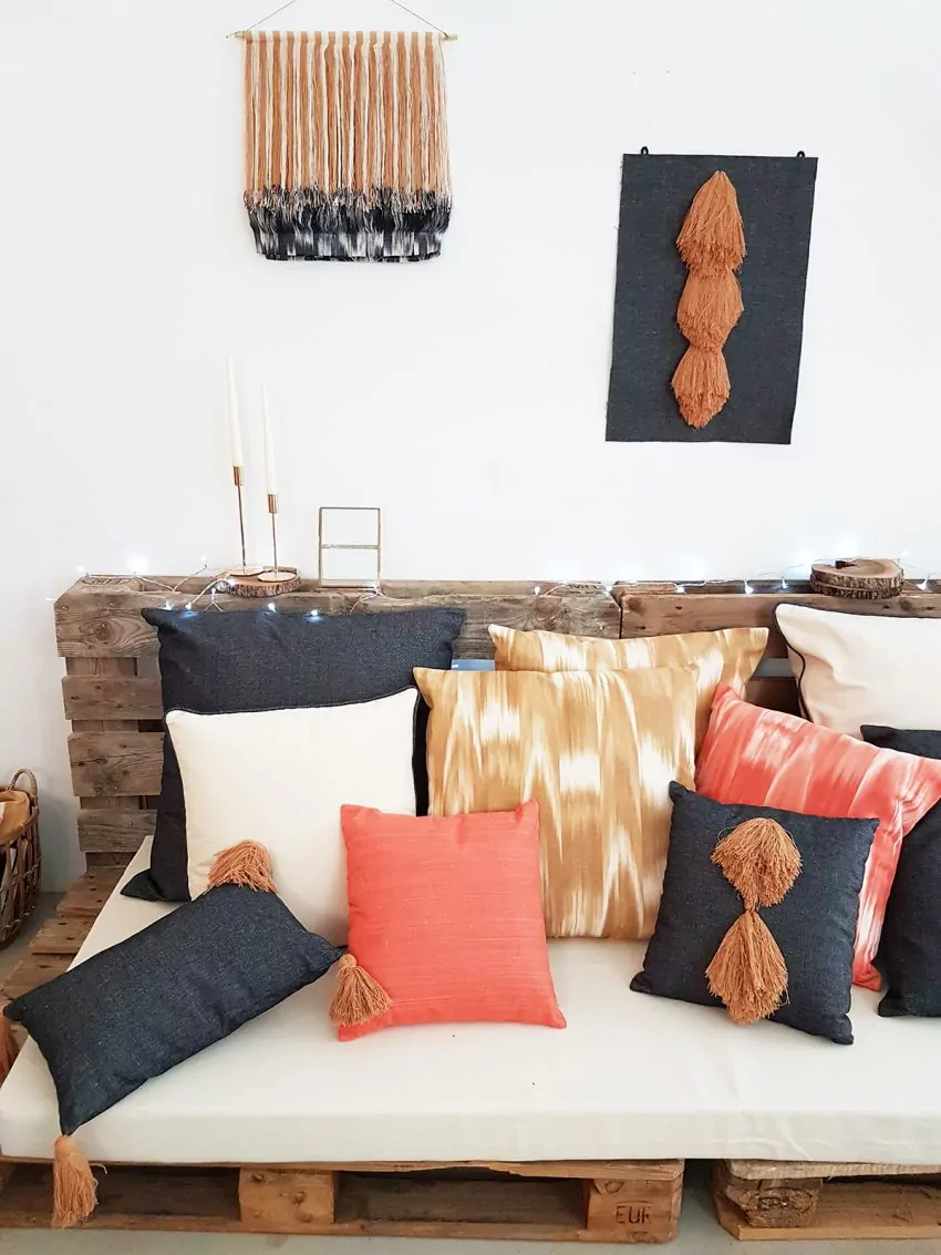 Black Mallorcan fabric Cushion Troca Toasted - Image 2