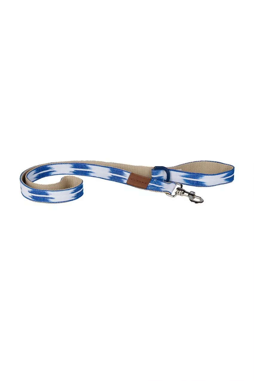 Correa para perro confeccionada con tela mallorquina ikat azul de Teixits Vicens