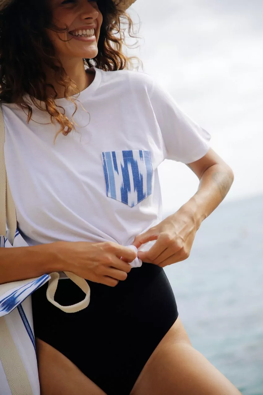 White T-shirt Blue Mallorcan fabric pocket - Image 2
